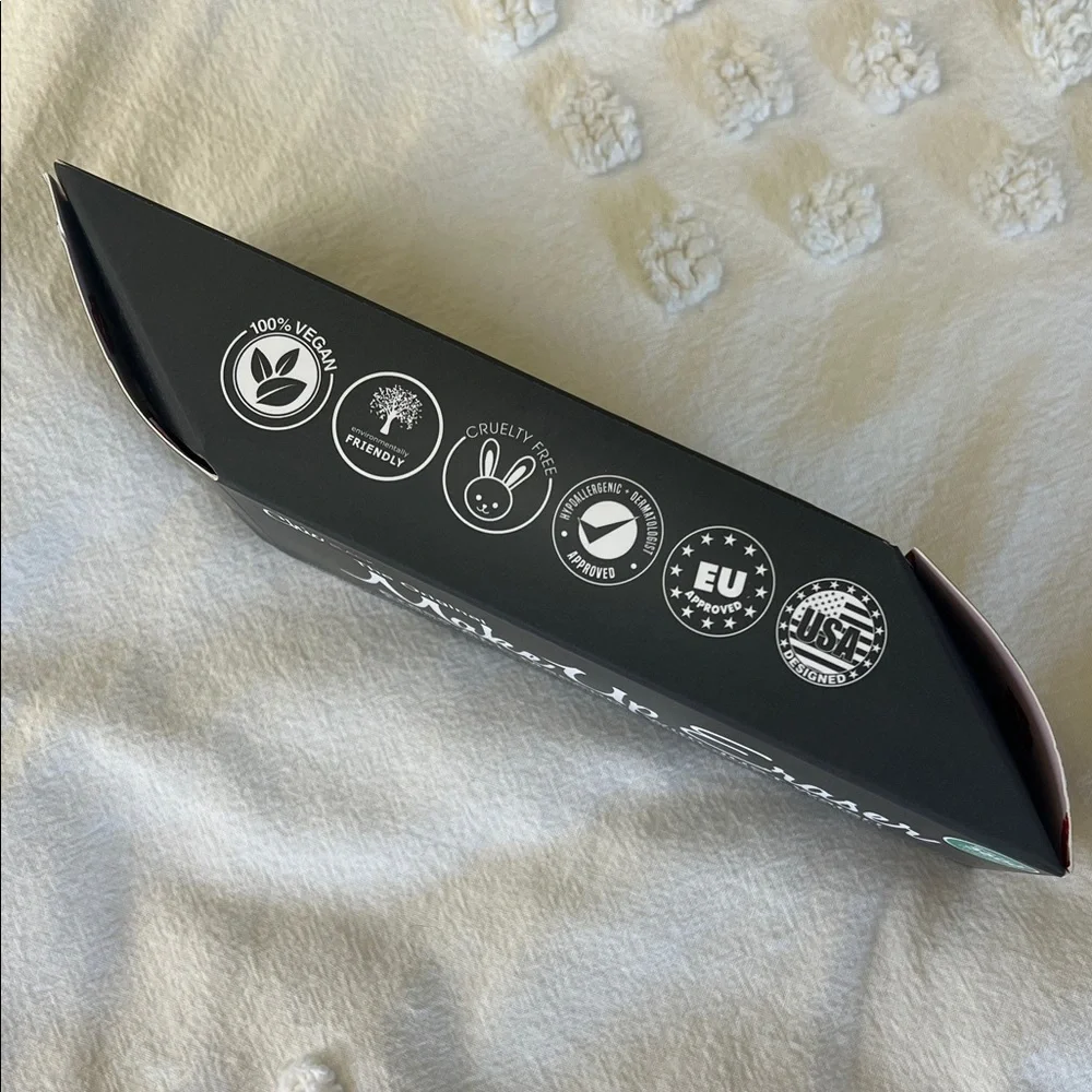 NWT Chic Black Makeup Eraser - Picture 3 of 7